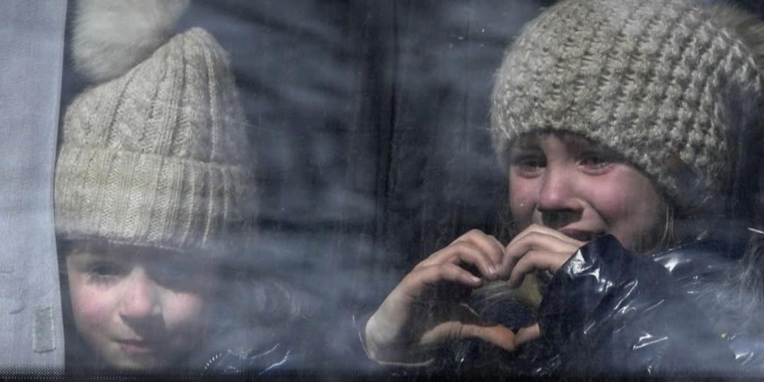 діти в автобусі