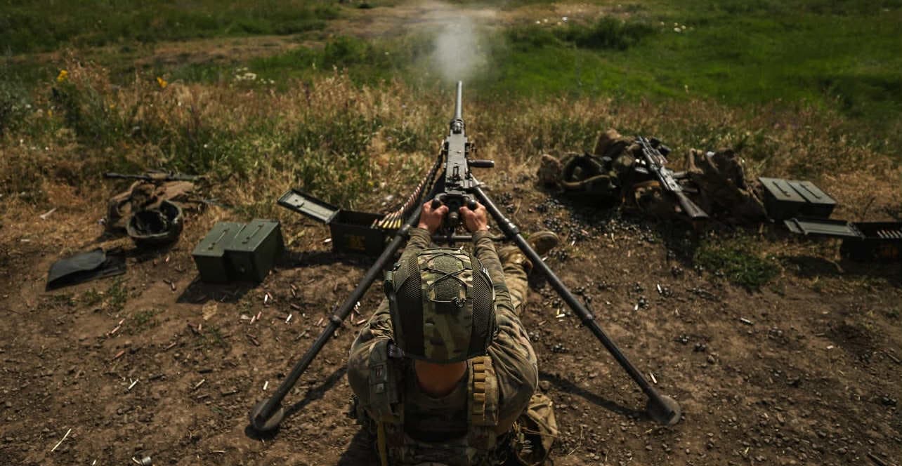 <em>Військовий ЗСУ стріляє. Фото: 72 ОМБр ім. Чорних Запорожців</em>