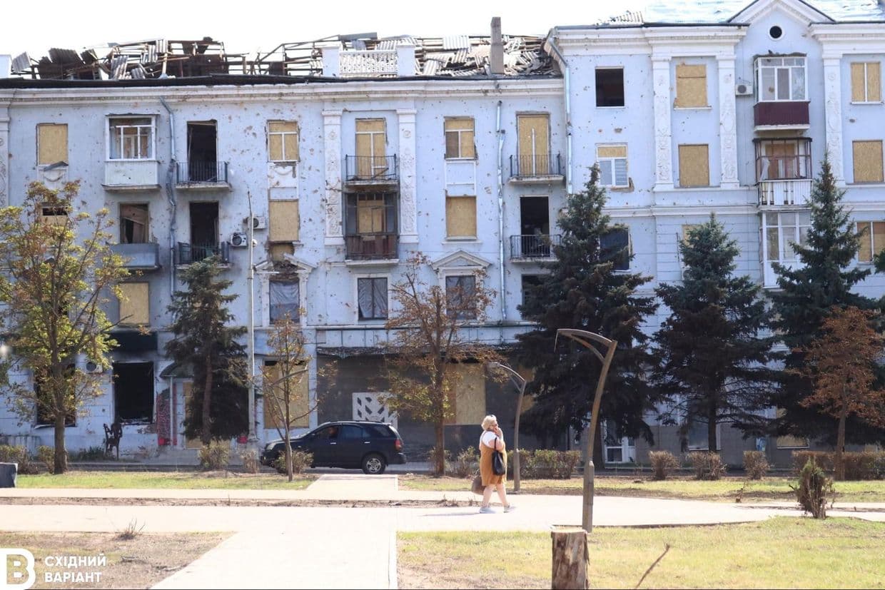 <em>Щодня Краматорськ зазнає ударів ворожими безпілотниками та керованими авіабомбами. Днів, коли жоден із них не атакував місто, майже немає. Фото: Східний Варіант</em>