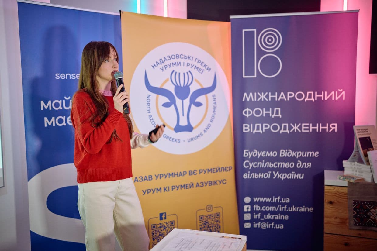 <em>Світлини з презентації Дмитра Головченка / ГО «Надазовські греки: уруми і румеї»</em>
