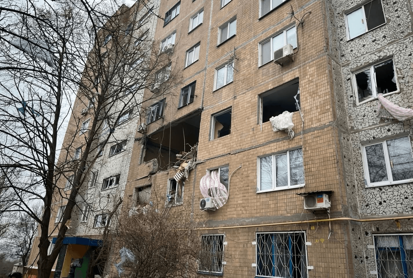 <em>Наслідки російського обстрілу Краматорська 1 грудня 2025 року. Фото: Прокуратура Донеччини</em>