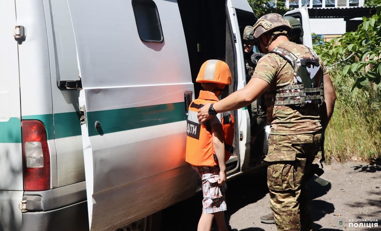 <em>У Краматорському районі ще 170 дітей залишаються в зоні примусової евакуації. Фото: Національна поліція України</em>