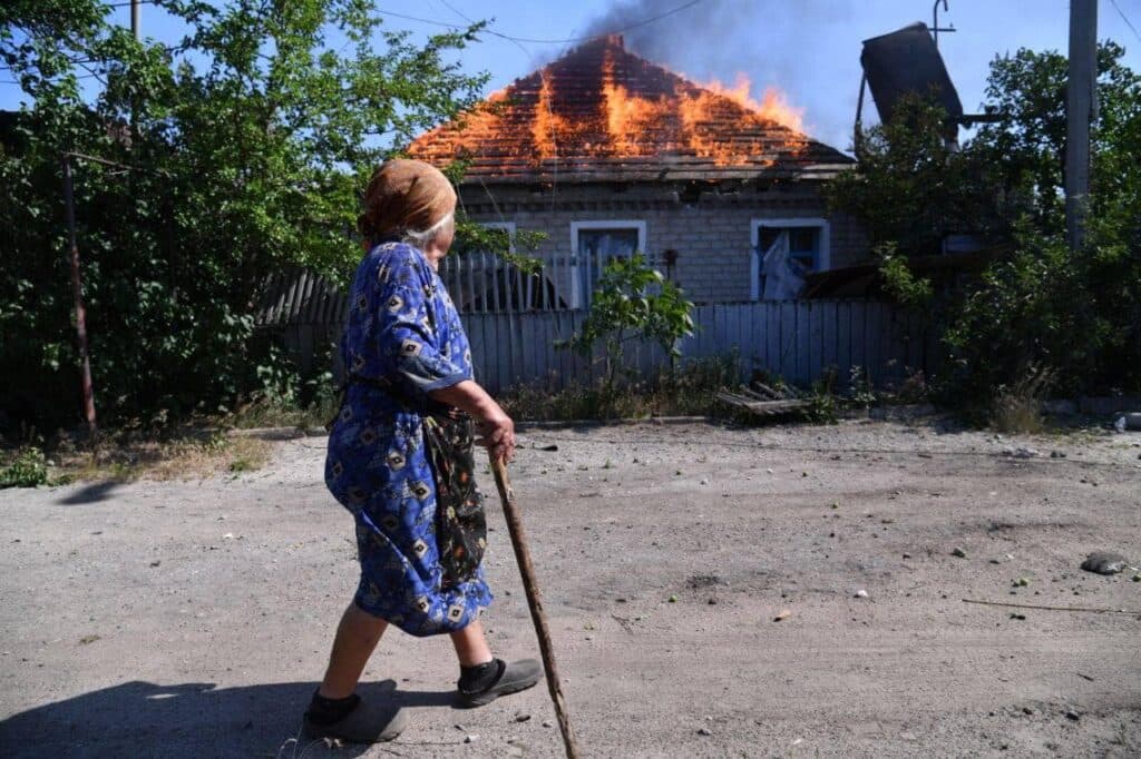 Палаючий будинок на Луганщині