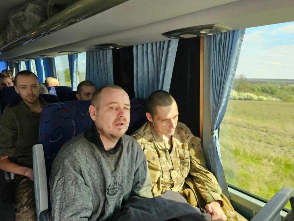 Українські герої повертаються додому