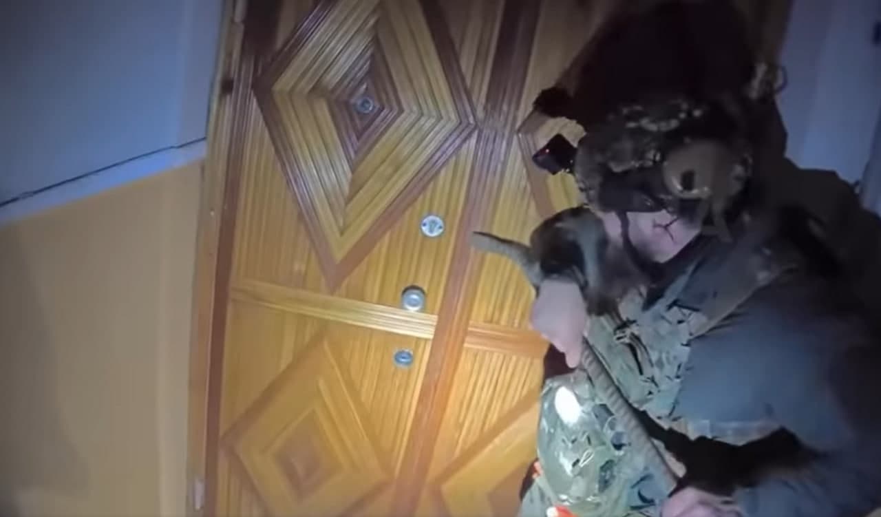 Патрульні показали перші хвилини після вчорашнього вечірнього удару по Костянтинівці (відео)