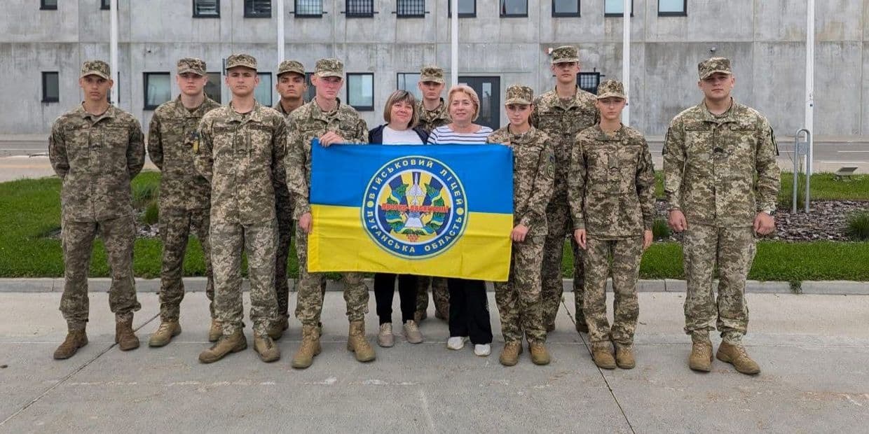 <em>Військовий вишкіл у Міжнародному кадетському таборі Baltic Guard 2025. Фото: Facebook/Луганська ОДА</em>