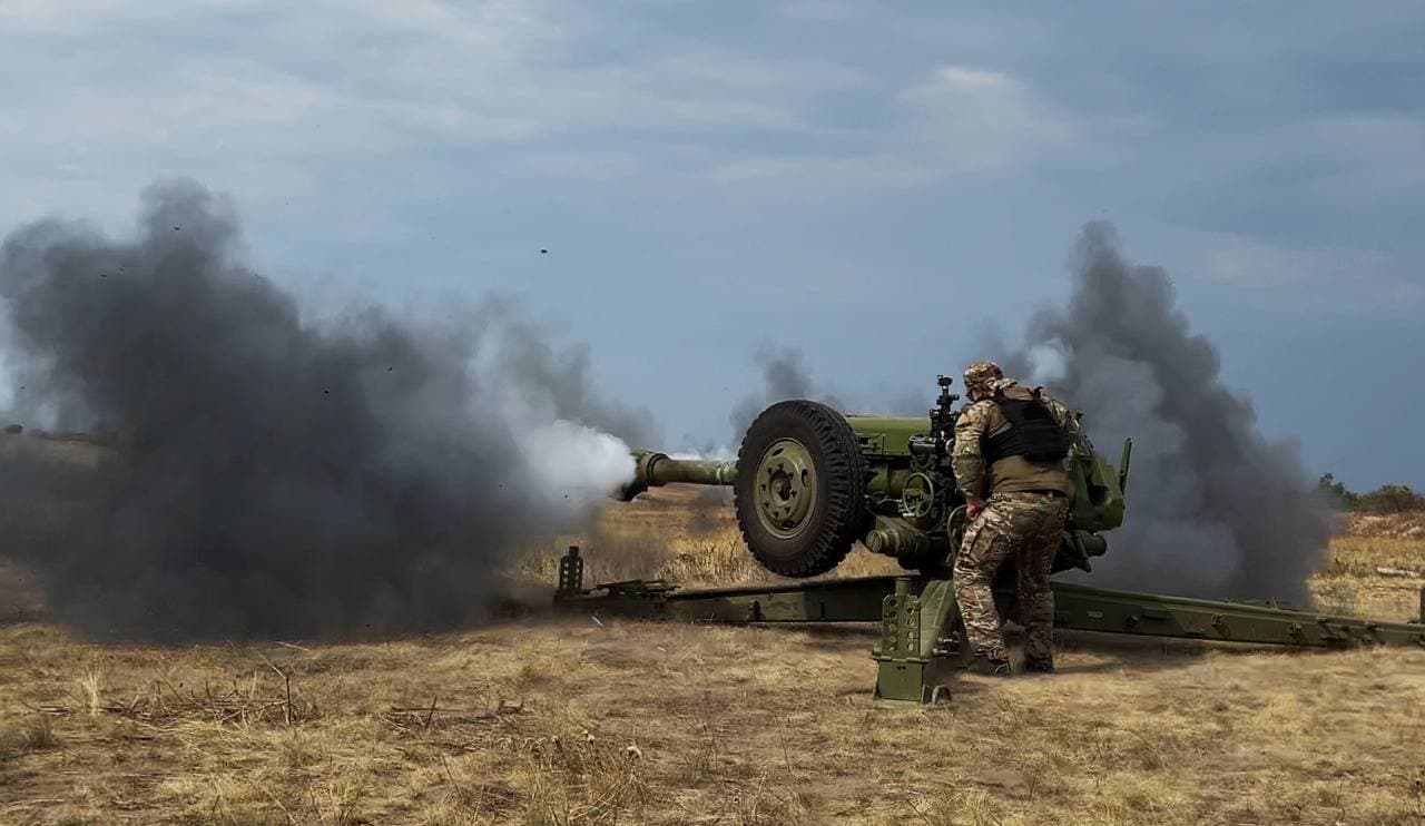 <em>Український військовий робить постріл. Фото – комунікаційного підрозділу оперативного командування "Південь"</em>