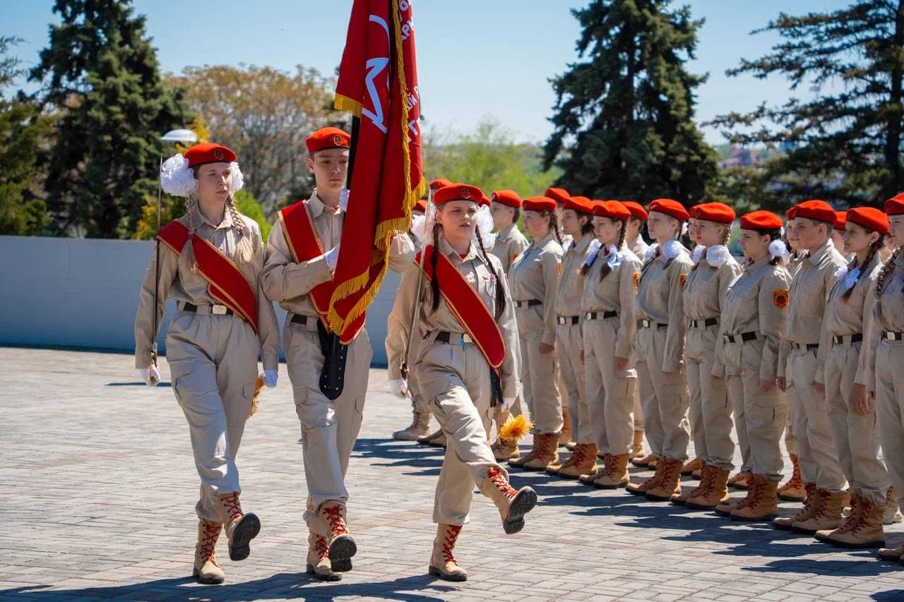<em>Окупаційна "Юнармія" так званої "лнр". Фото з відкритих джерел</em>