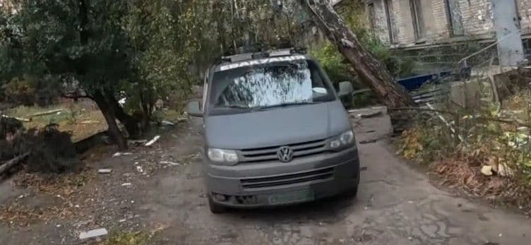 <em>Евакуація з Костянтинівки, жовтень 2025 року. Скриншот з відео НПУ</em>