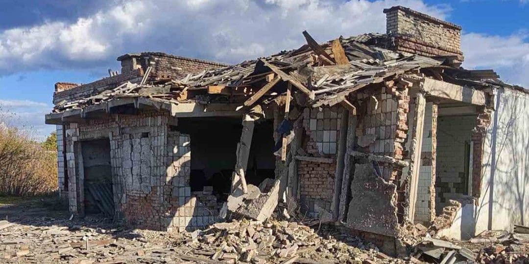 <em>Наслідки російського обстрілу Донеччини 27 жовтня 2025 року. Фото: НПУ</em>