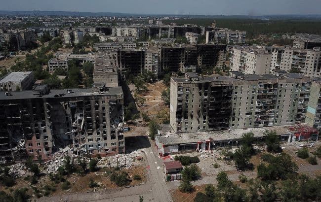 <em>Сіверськодонецьк, пошкоджені багатоповерхівки, Фото: GettyImages</em>