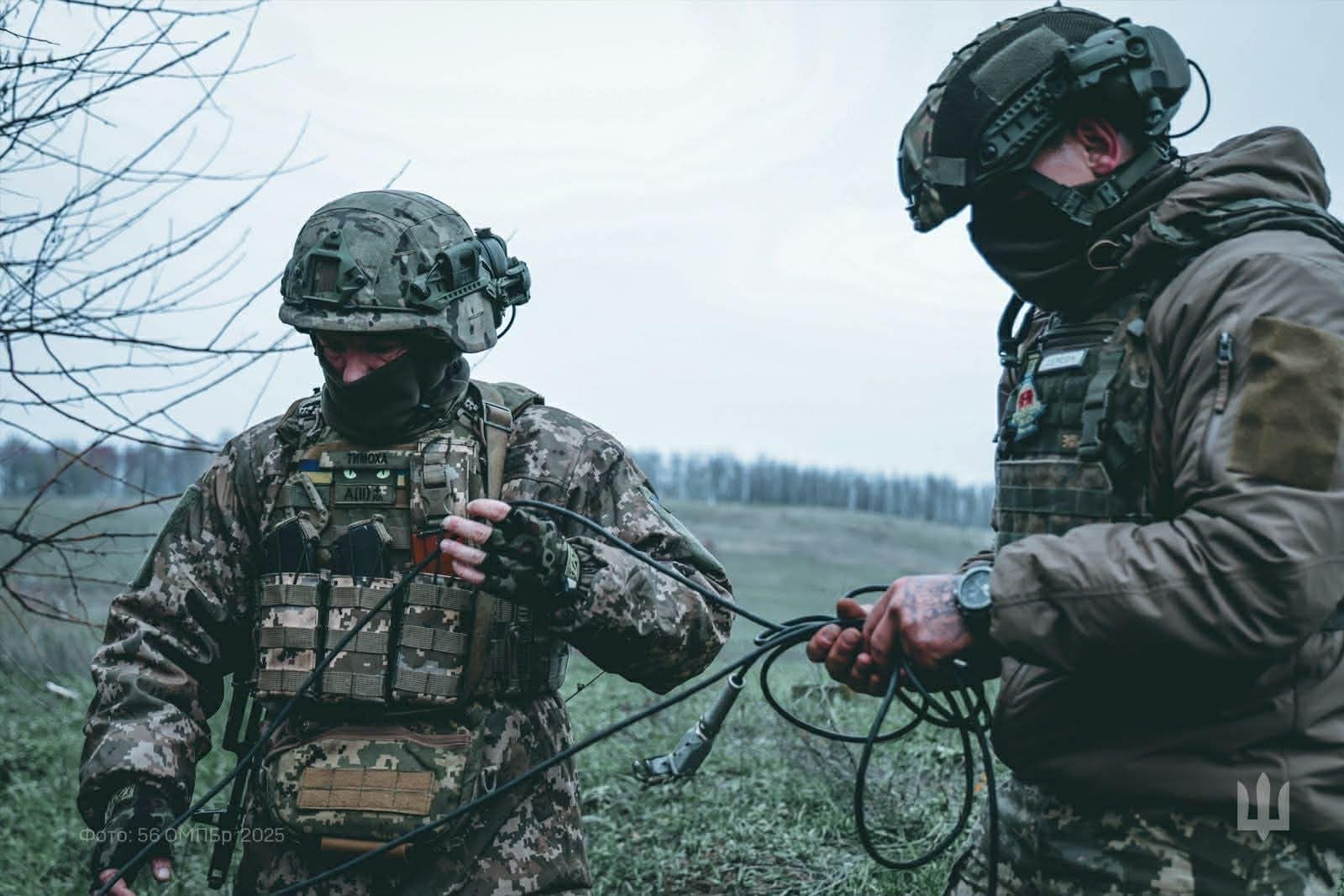 <em>ЗСУ. дистанційні, комунікації, війна, військові. Фото: 56 ОМПБр</em>