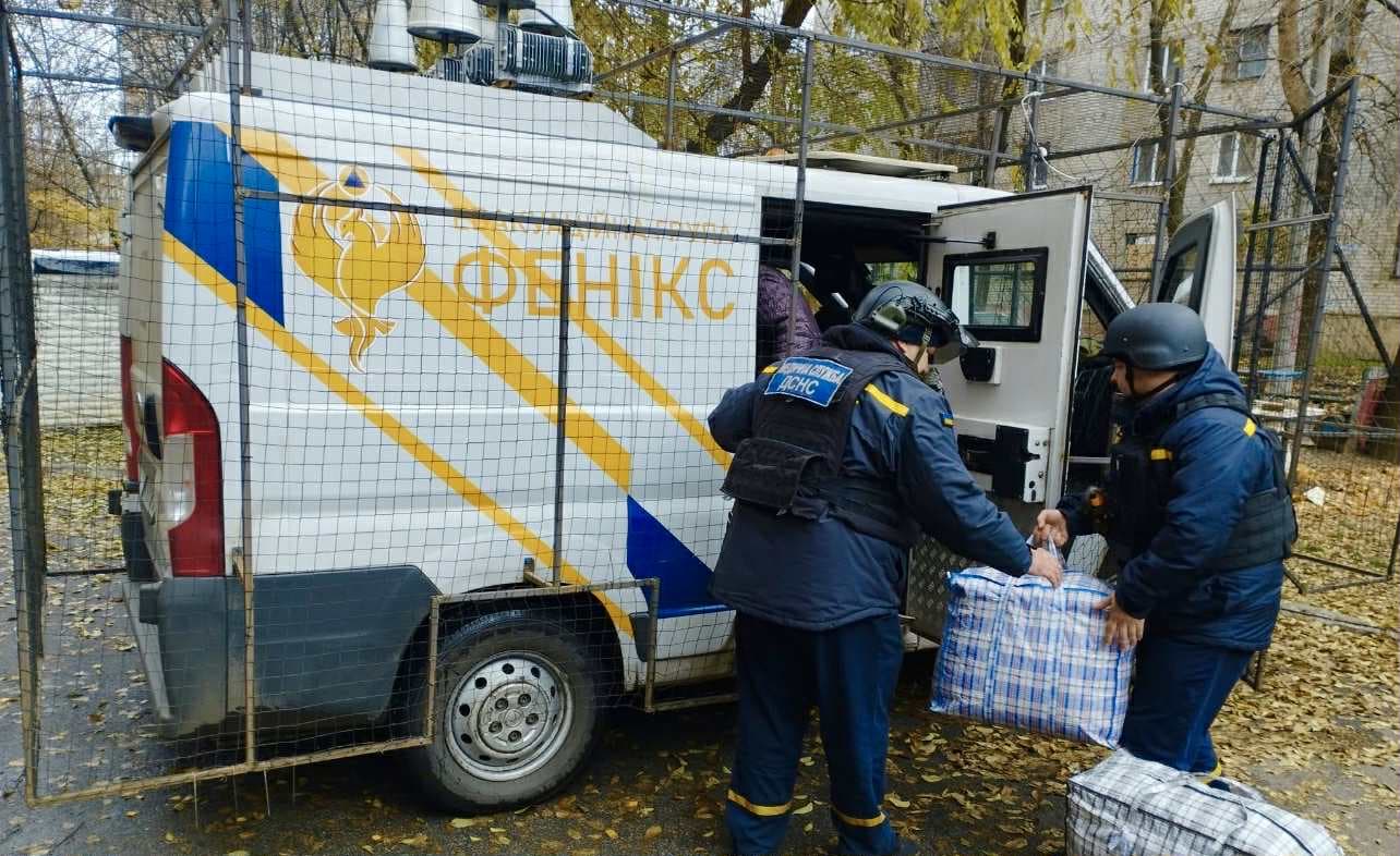 <em>Від початку листопада "Фенікс" евакуював 17 мешканців Дружківки з п'ятьма дітьми. Фото: ДСНС</em>