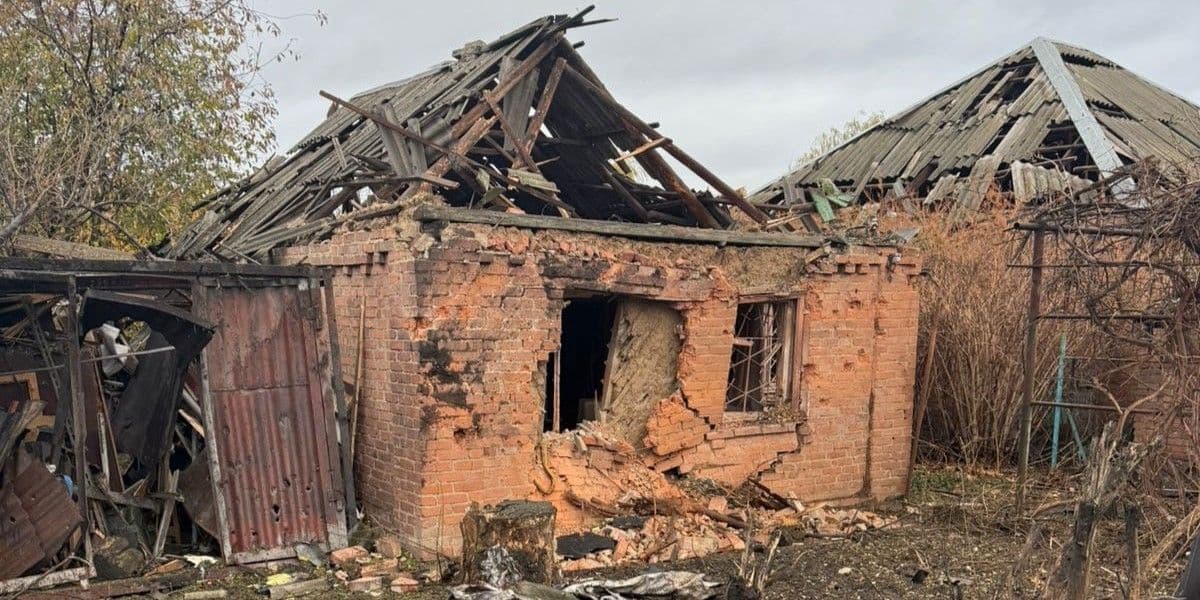<em>Наслідки нічного дронового удару по Слов'янську, 1 листопада 2025 року. Фото: Facebook/Вадим Лях</em>