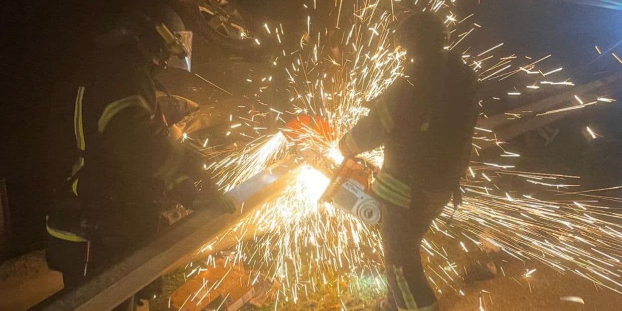 <em>Ліквідація наслідків смертельної ДТП у Краматорську 6 листопада 2025 року. Фото: ДСНС Донеччини</em>