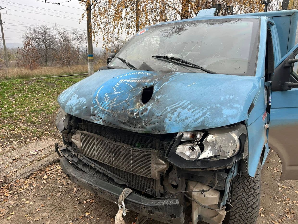 <em>Автівка на якій здійснювали евакуацію людей у тому числі й з Костянтинівки. Фото: Євгена Ткачова, місії "Проліска" </em>