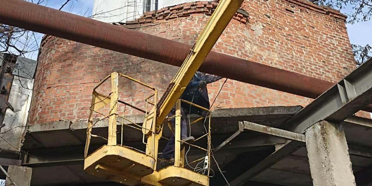 <em>Ліквідація наслідків російської дронової атаки на Краматорськ 25 листопада 2025 року. Фото: Донецькоблгаз</em>