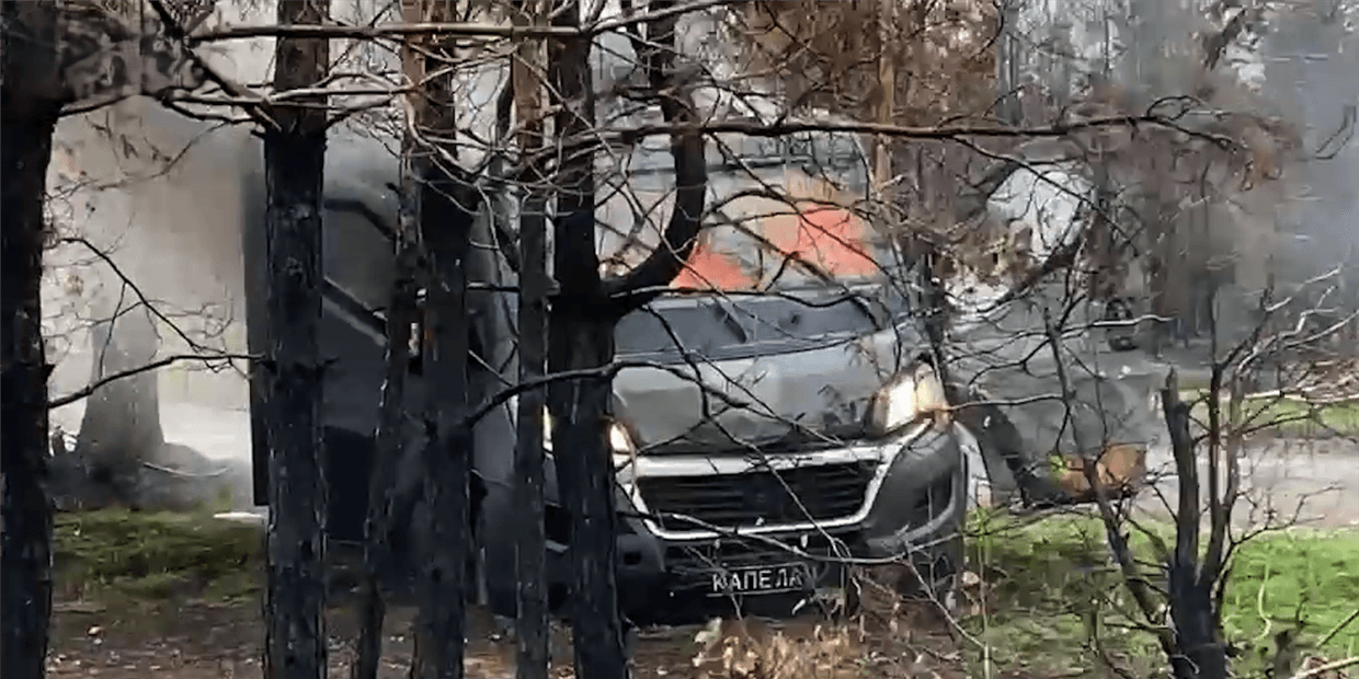 <em>Російський FPV-дрон уразив евакуаційне авто під Лиманом, 20 листопада 2025 року. Фото: Радіо Свобода</em>