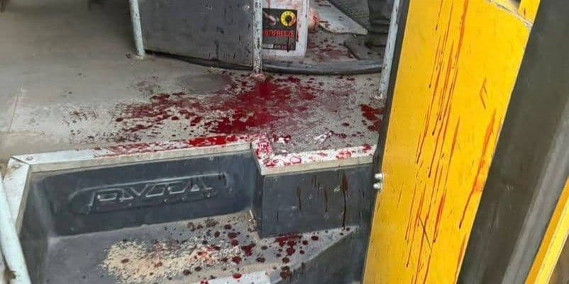 <em>Наслідки російського дронового удару по автобусу в Краматорській громаді 6 листопада 2025 року. Фото: Facebook/Олександр Гончаренко</em>