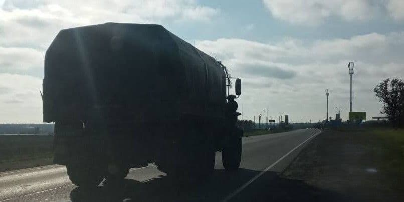 <em>Вантажівка російської окупаційної армії. Фото: Атеш</em>