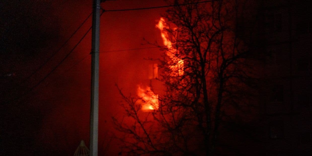 <em>Наслідки російського удару по Краматорську 1 грудня 2025 року. Фото: ДСНС Донеччини</em>