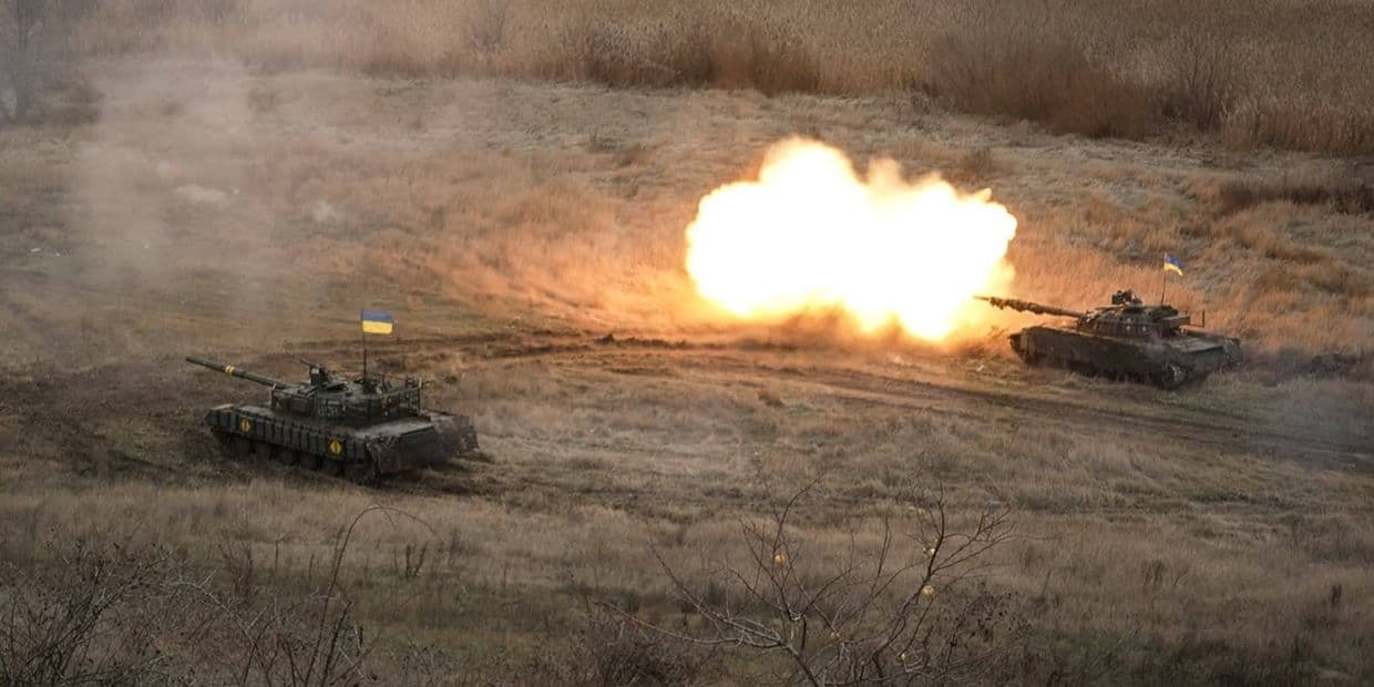 <em>Стріляють українські танки. Фото: 56 ОМПБр</em>