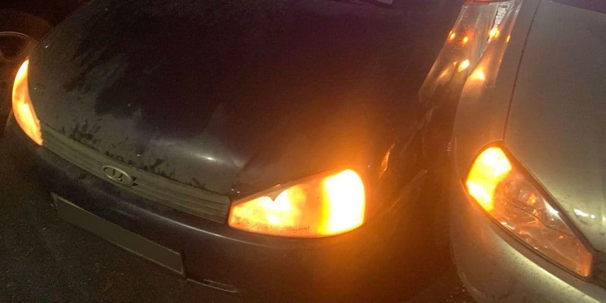 Дві автівки ВАЗ у Слов'янську. Фото: Патрульна поліція Краматорська та Слов'янська