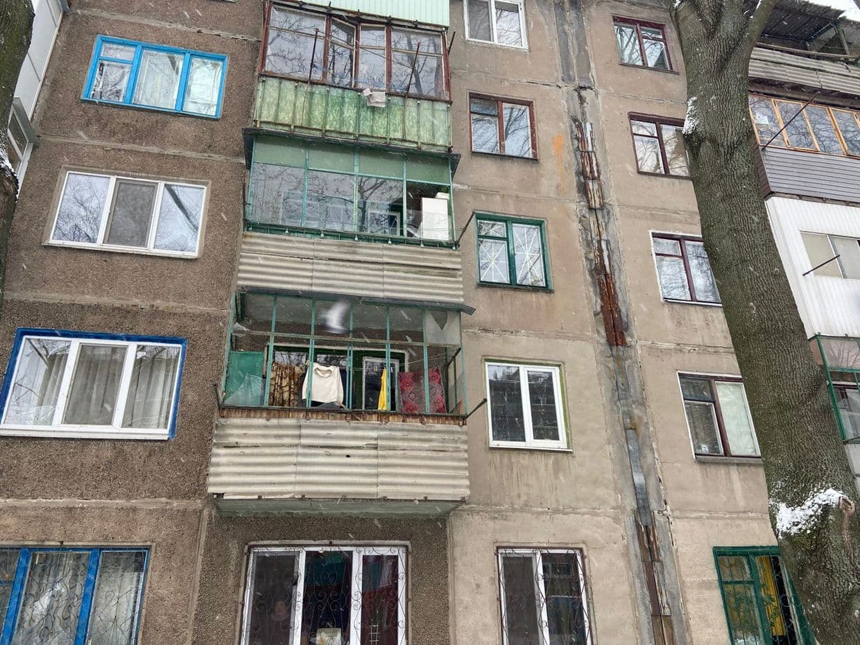 <em>Наслідки російського обстрілу Донеччини 30 грудня 2025 року. Фото: Facebook/Вадим Філашкін</em>