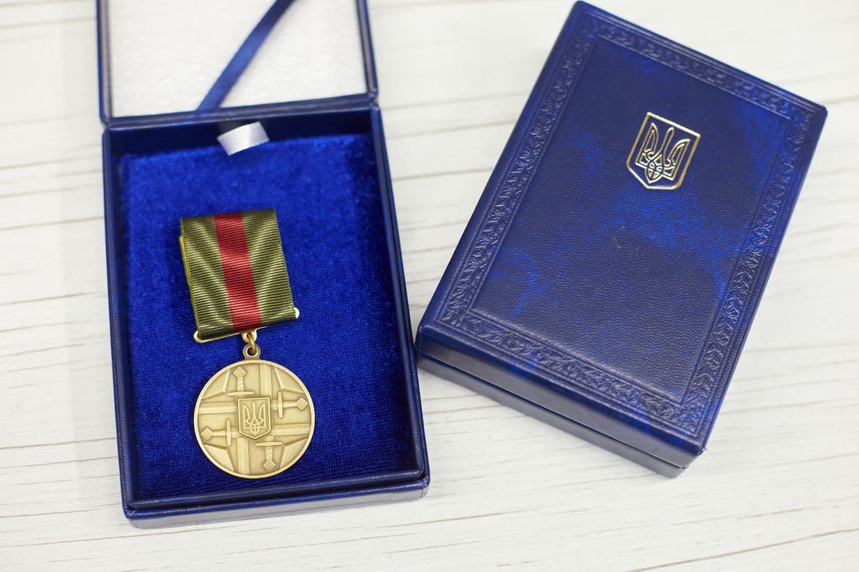 <em>Відзнаку Президента України "За оборону України". Фото: Агенція новин "Фіртка"</em>
