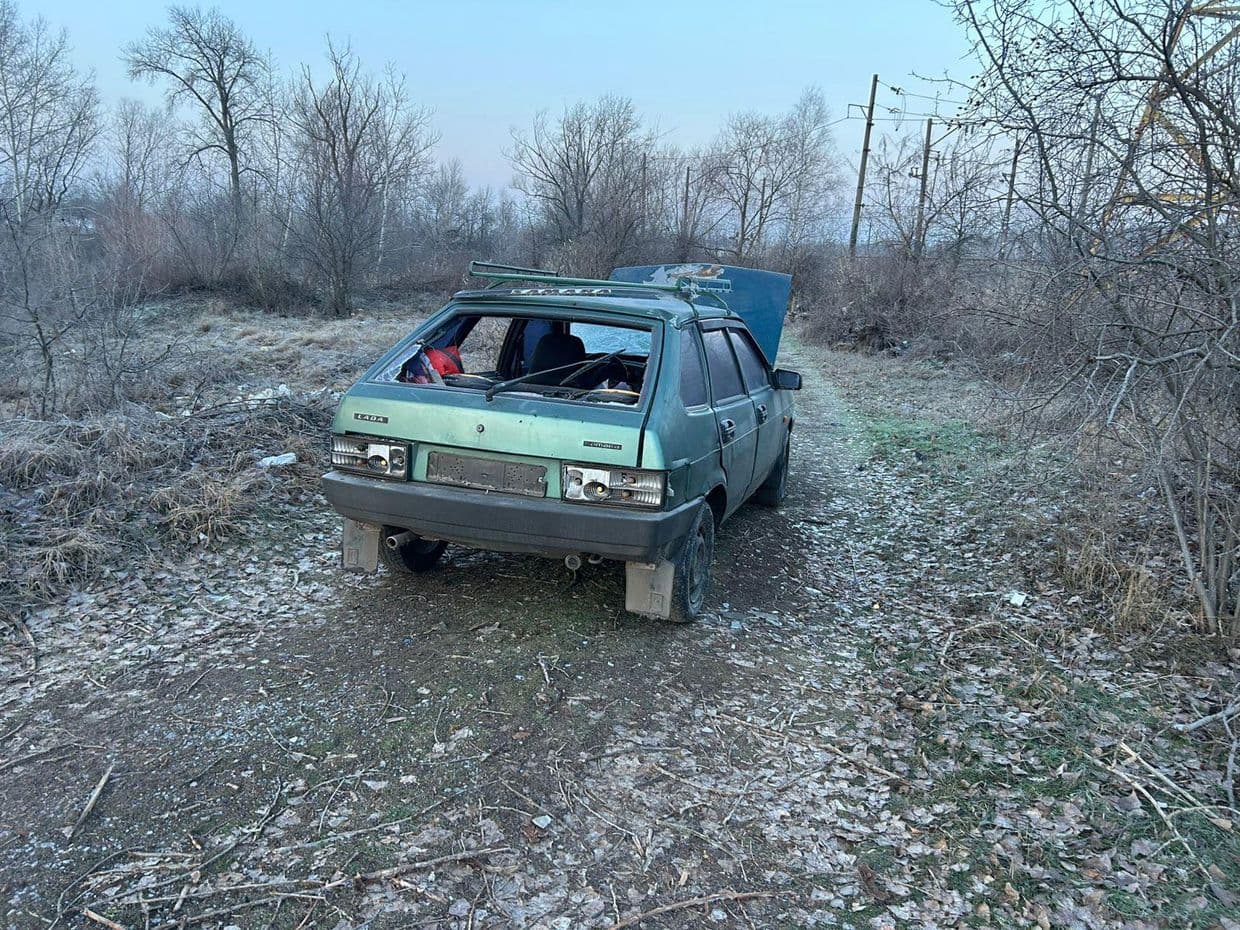 У Слов'янську російський дрон пошкодив автівку, 13 січня 2026 року. Фото: Facebook/Вадим Лях