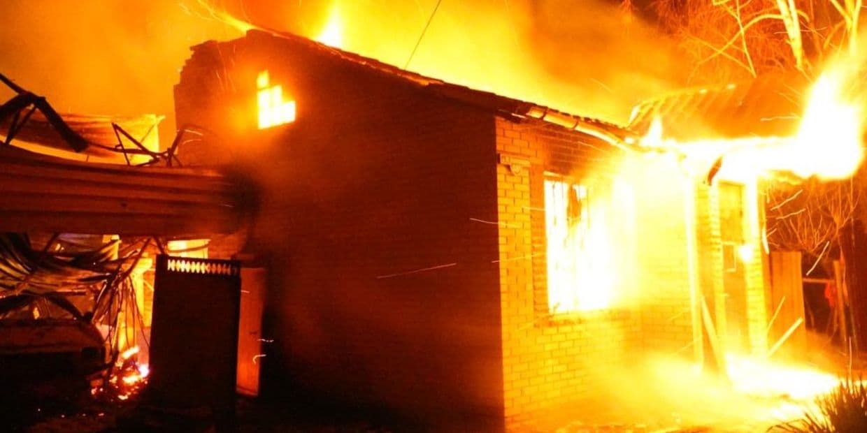 Ліквідація наслідків російського удару по Слов'янську 14 січня 2026 року. Фото: ДСНС Донеччини