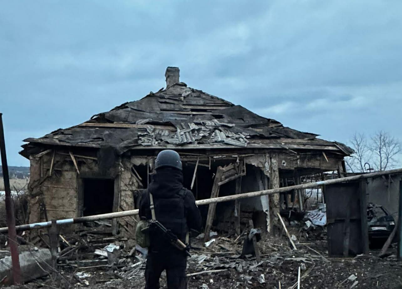 <em>У Слов'янську ворожим обстрілом пошкоджено щонайменше 11 приватних будинків. </em>