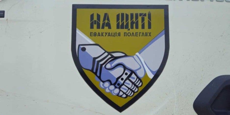 "На щиті" — евакуація полеглих. Фото: Координаційний штаб з питань поводження з військовополоненими