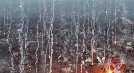 Росіяни засипають Костянтинівку фосфором. Скриншот з відео 28 ОМБр / Libkos