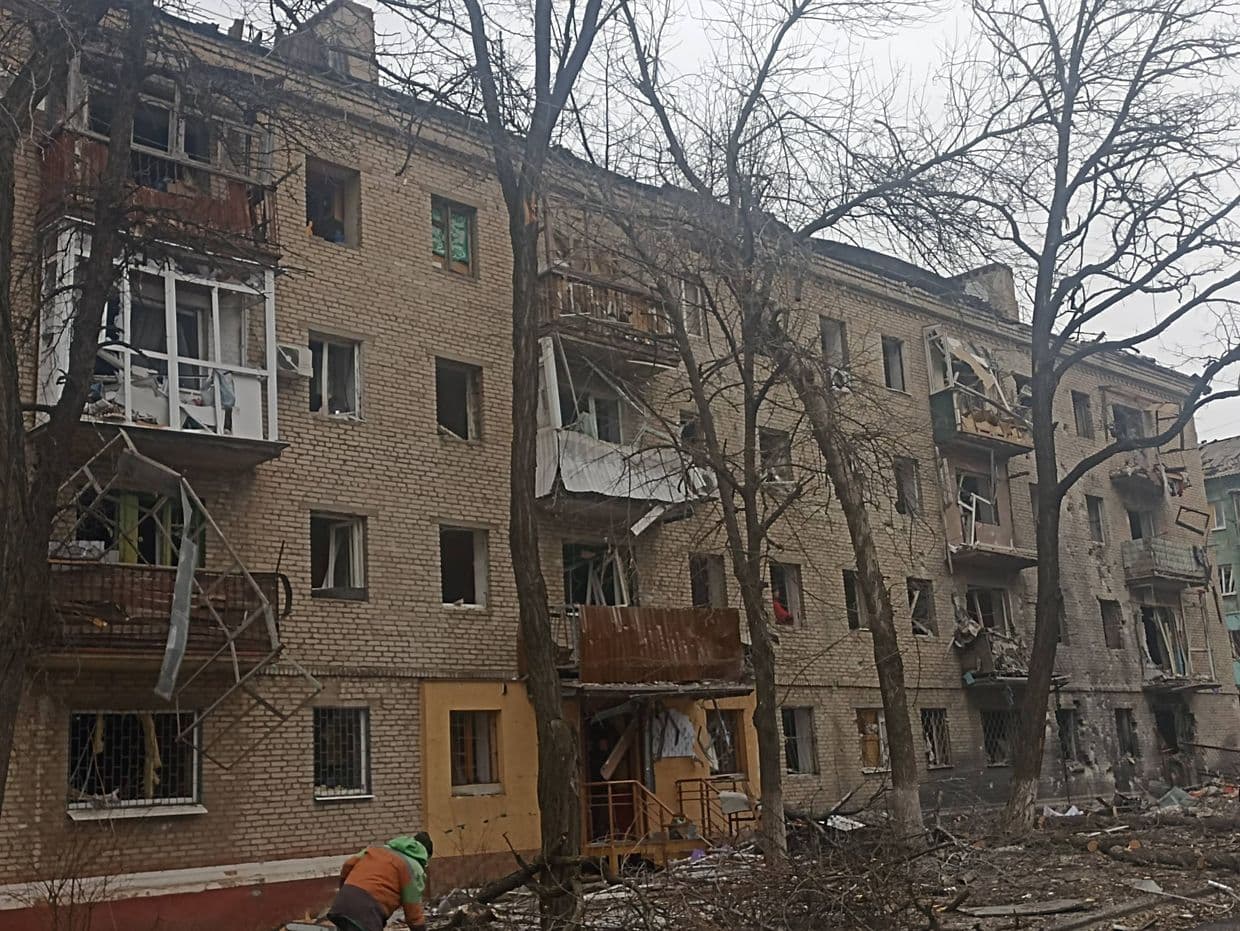 Наслідки російського бомбового удару по Краматорську 12 лютого 2026 року. Фото: Донецькоблгаз