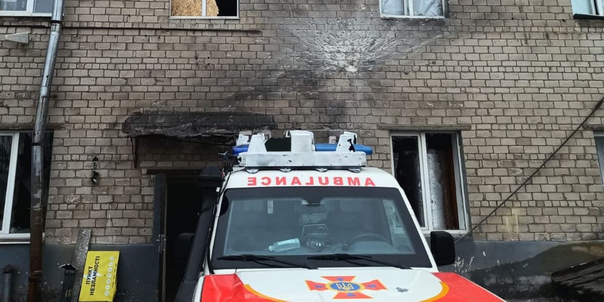 Наслідки російського удару по пожежно-рятувальній частині у Краматорську. Фото: ДСНС Донеччини