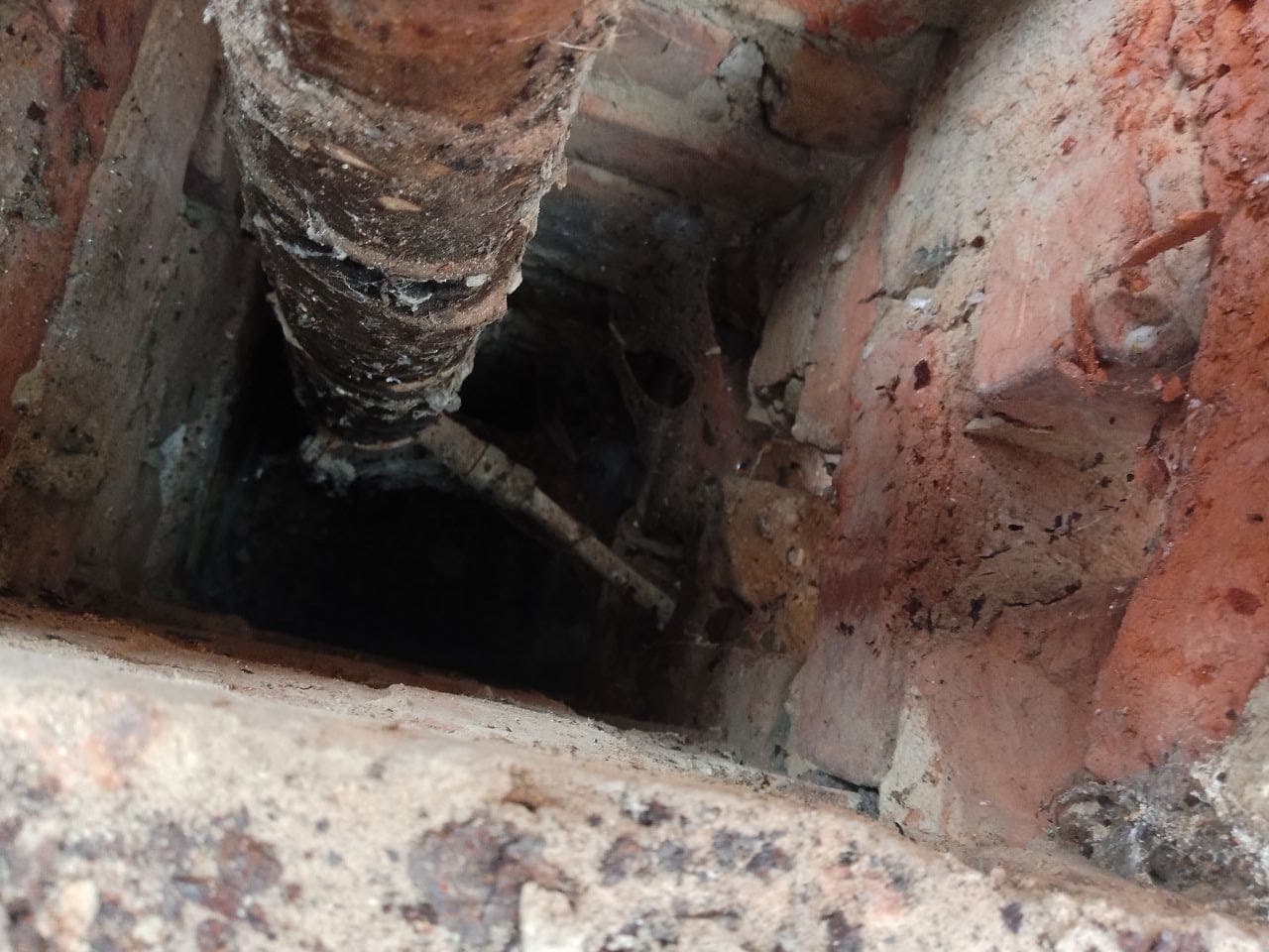 Газівники Донеччини продовжують фіксувати незаконні врізки та "хитрощі" з лічильниками. Фото: Донецькоблгаз