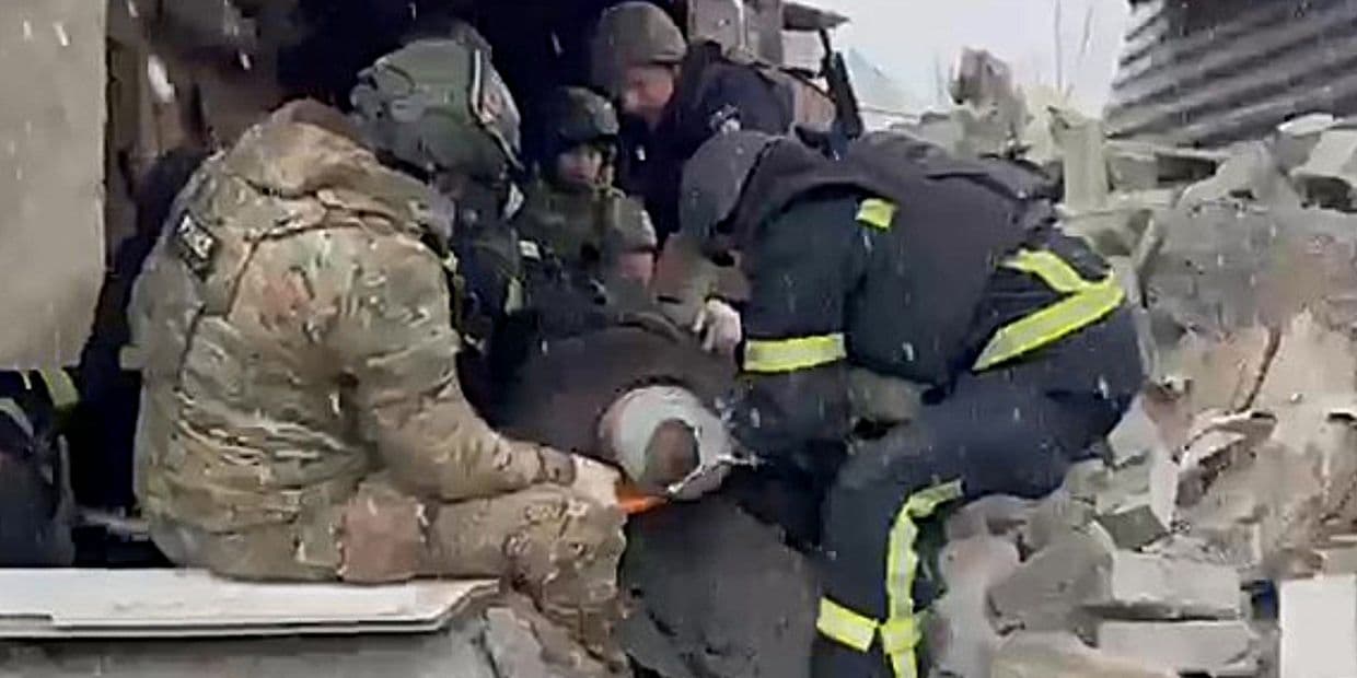 У Краматорську в приватному будинку стався вибух невідомого вибухонебезпечного предмета, травмувався чоловік, 20 лютого 2026 року. Фото: ДСНС Донеччини