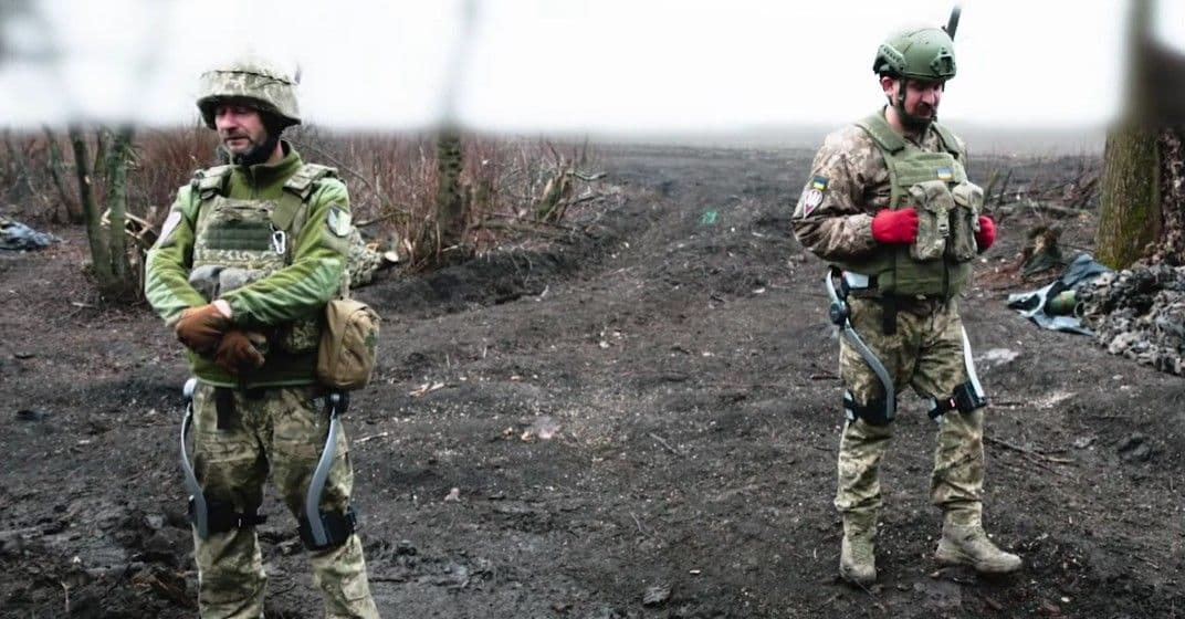 Тестування екзоскелетів на Покровському напрямку. Скриншот з відео 7-го корпусу ДШВ