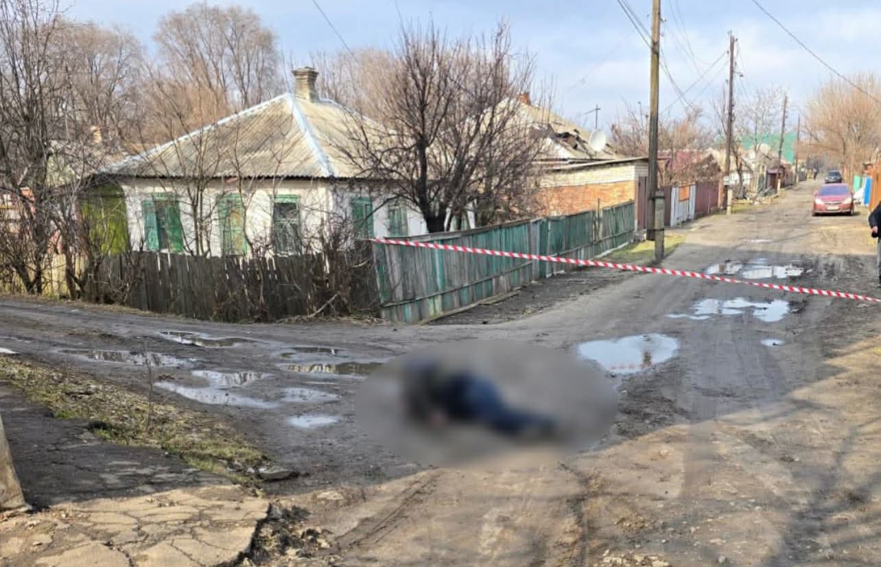 <em>У Словʼянську під час перевірки документів чоловік відкрив вогонь по наряду поліції. Одного поліцейського вбито. Фото: поліції</em>