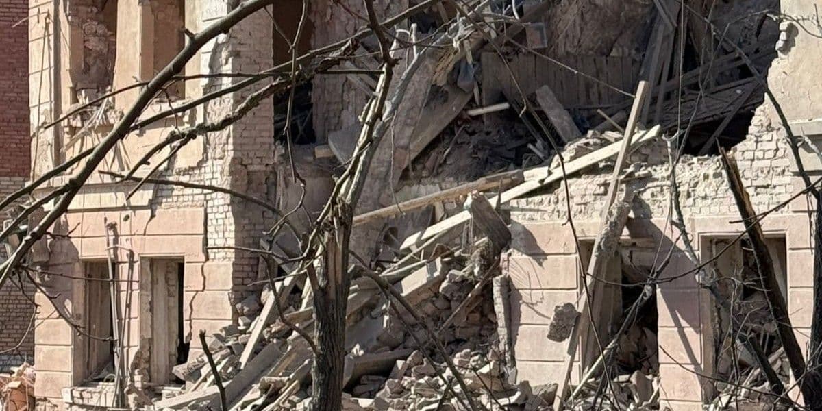 Наслідки російського бомбового удару по Слов'янську 10 березня 2026 року. Фото: Facebook/Вадим Лях