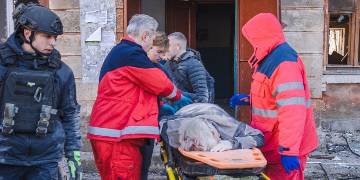 Надзвичайники врятували 2 людей з-під завалів у Слов'янську 10 березня 2026 року. Фото: ДСНС Донеччини