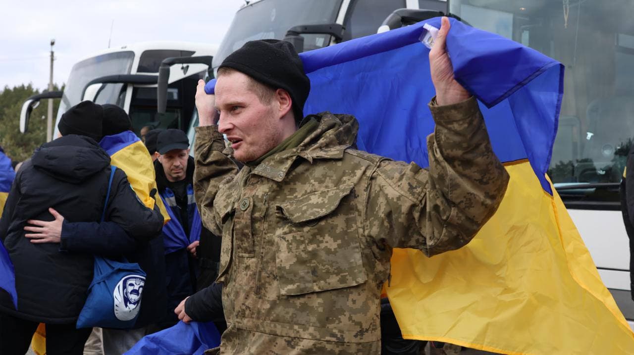 З росії повернулися ще 300 військовополонених та 2 цивільних. Фото з офіційного телеграм-каналу Президента України