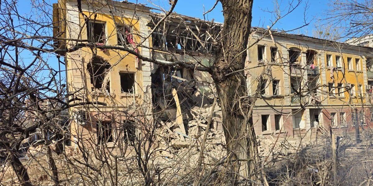 Наслідки російського бомбового удару по Слов'янську 10 березня 2026 року. Фото: НПУ