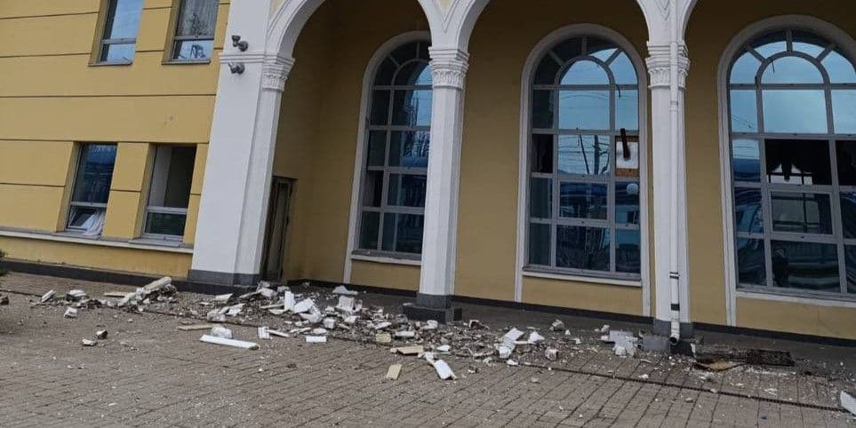 Наслідки російського удару по залізничній інфраструктурі Слов'янська 31 березня 2026 року. Фото: Укрзалізниця