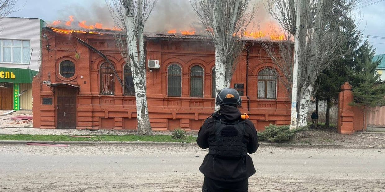 Наслідки російського обстрілу Донеччини 1 квітня 2026 року. Фото: Facebook/Вадим Філашкін