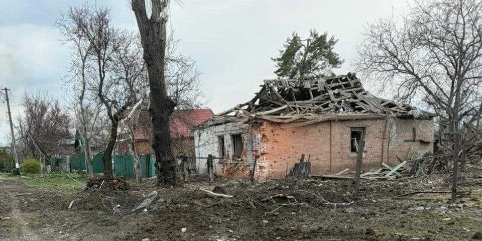 Наслідки російського бомбового удару по Краматорську 3 квітня 2026 року. Фото: Facebook/Олександр Гончаренко