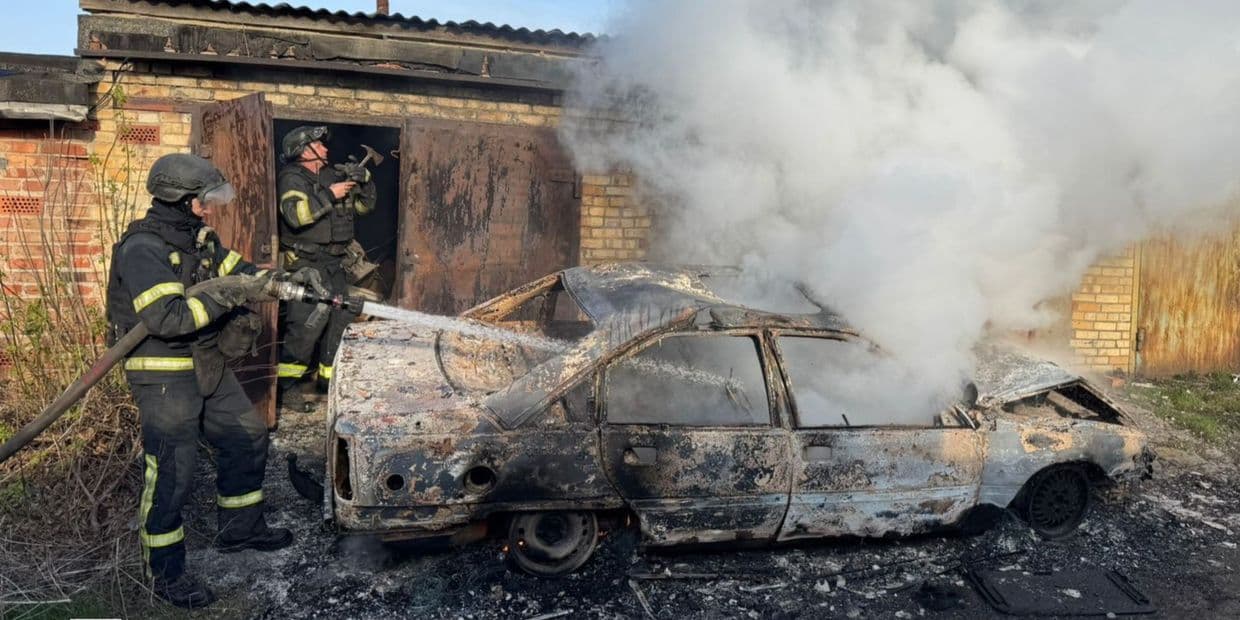 Гасіння пожежі у Слов'янську. Фото: ДСНС Донеччини