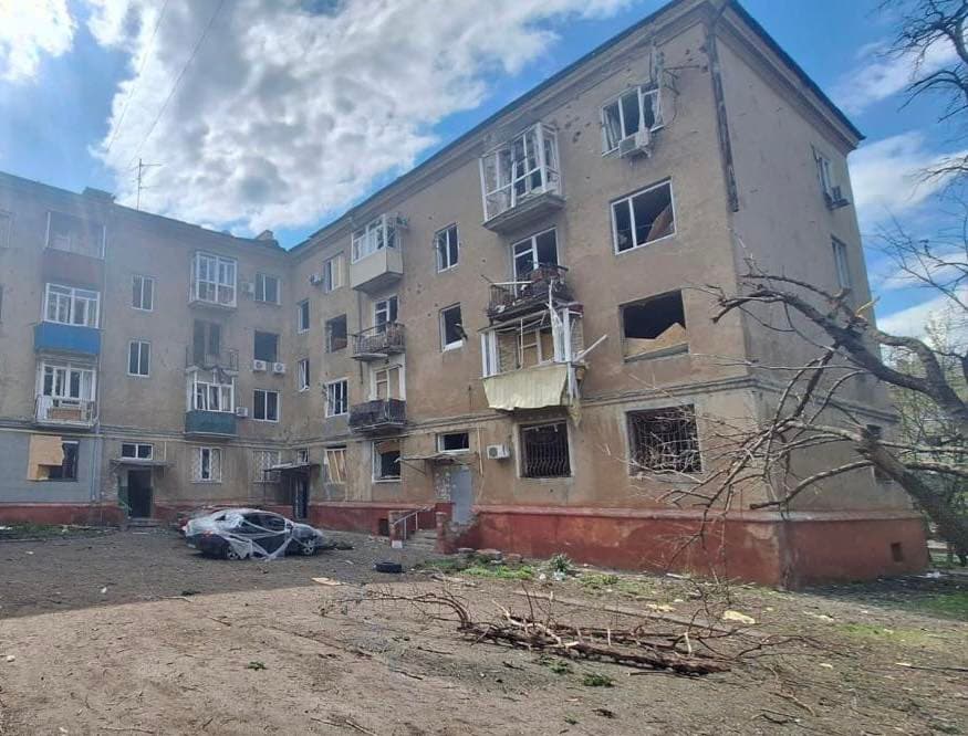 <em>Наслідки обстрілу Краматорська на Донеччині 13 квітня. Фото: ОВА, зі сторінки Олександра Гончаренко</em>