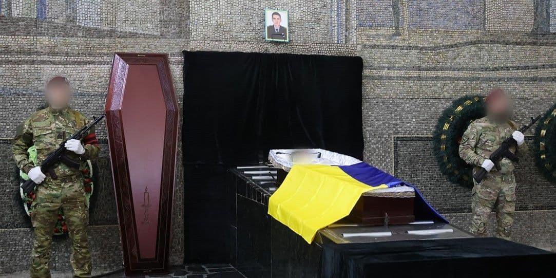 Поліція Донеччини провела в останню путь поліцейського Романа Реву. Фото: НПУ